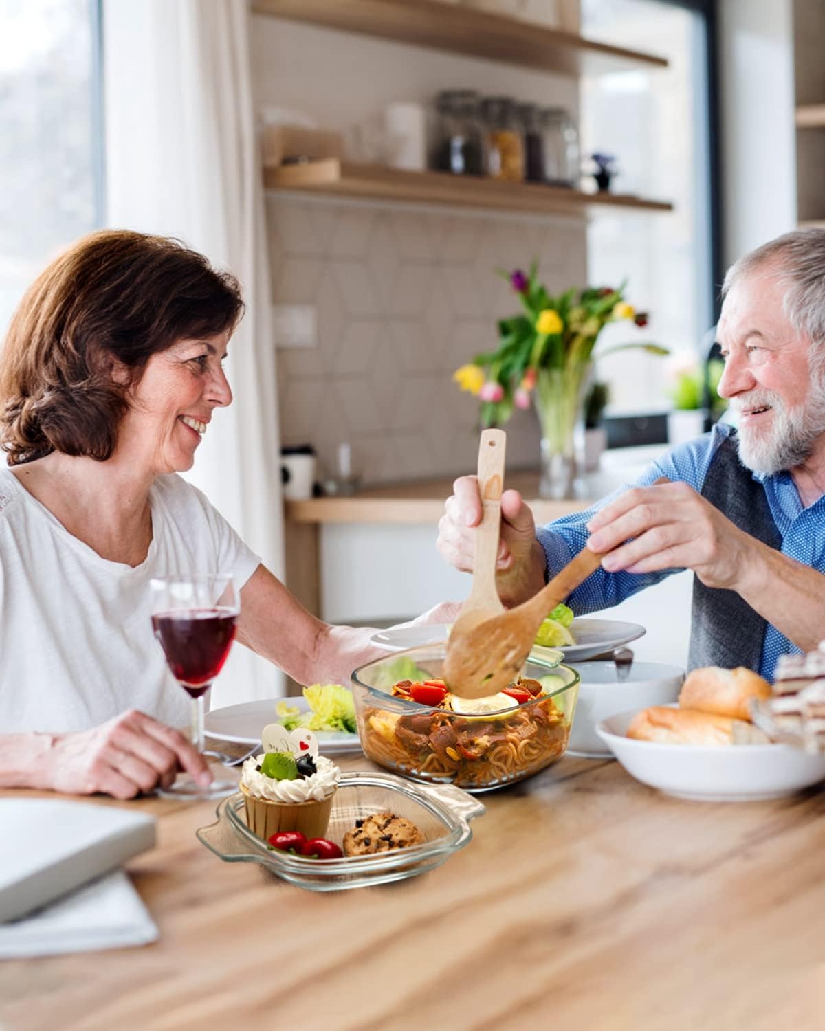 NUTRIUPS 1.5L Glass Casserole Dish with Lid Square Casserole Dish Glass Oven Bakeware Microwave Safe Dish with Lid